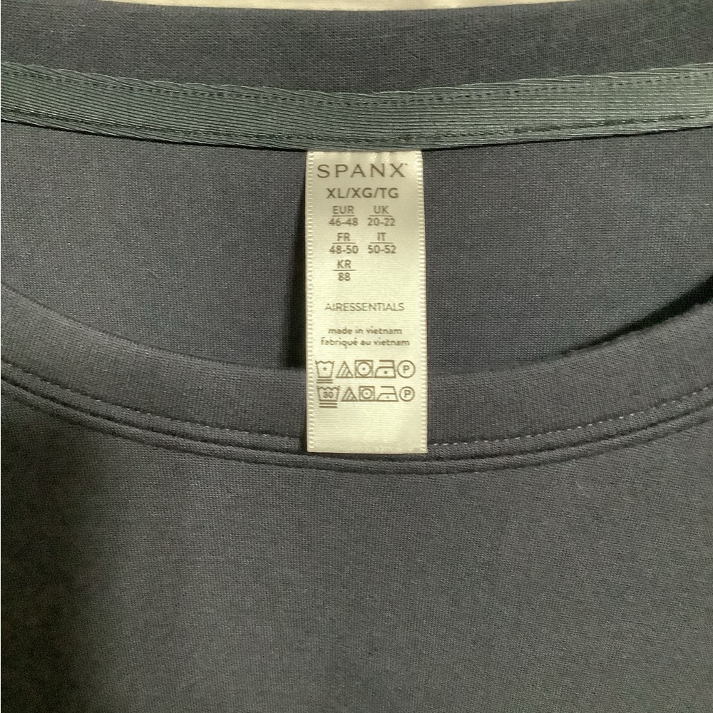 SPANX Dark Blue Crop Top XL - Picture 2 of 8